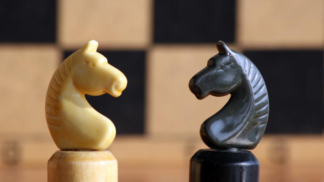 Šachy, kontrast (ilustrační foto)
