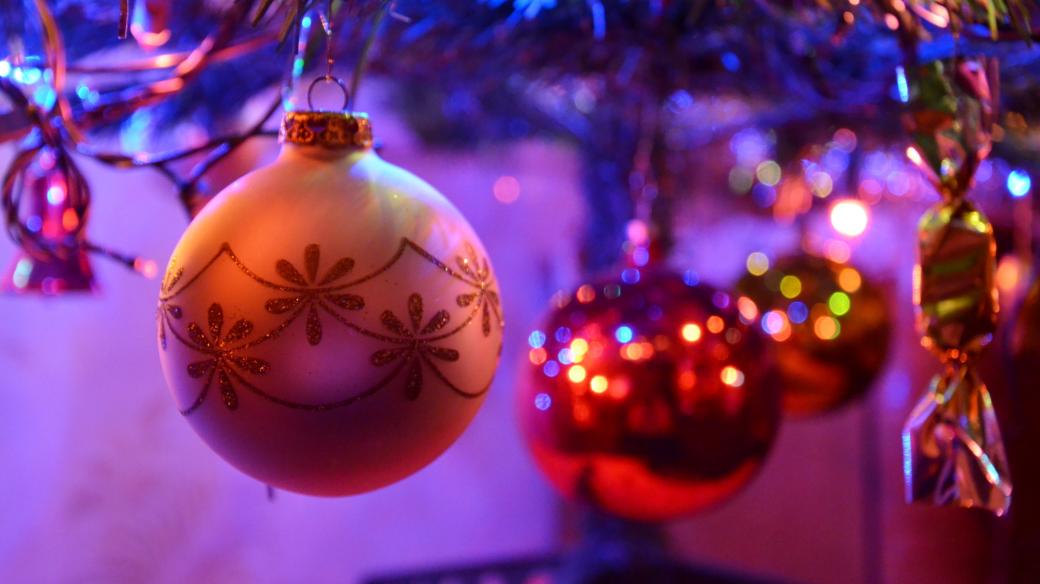 Vánoce, vánoční ozdoby, vánoční výzdoba, vánoční koule, vánoční stromek, vánoční stromeček (ilustrační foto)