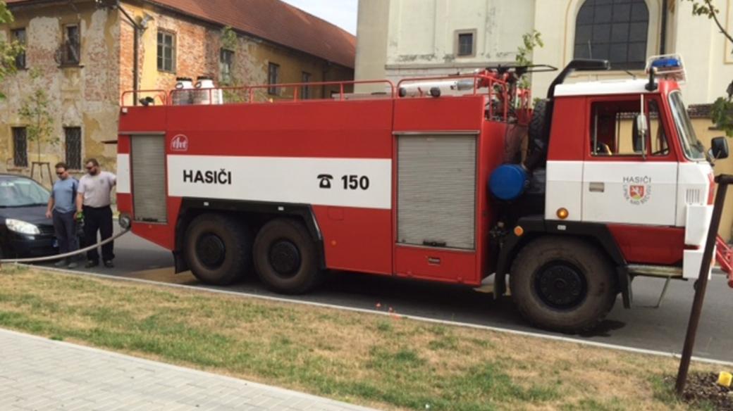 V boji se suchem v Lipníku nad Bečvou pomáhají i dobrovolní hasiči
