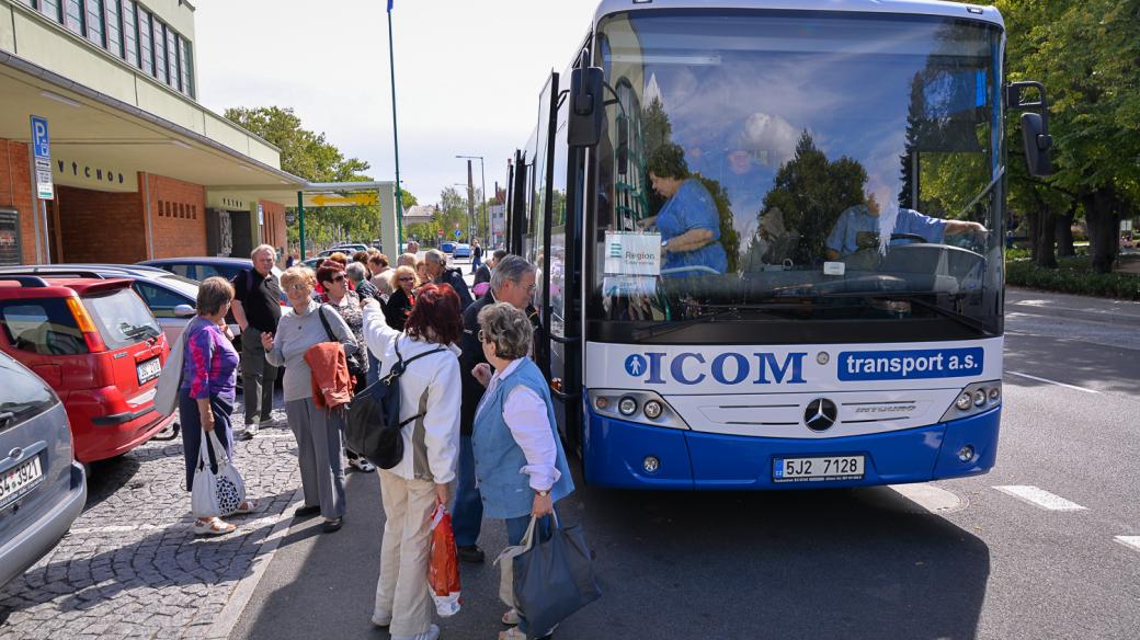 Do Poděbrad dorazily plné autobusy
