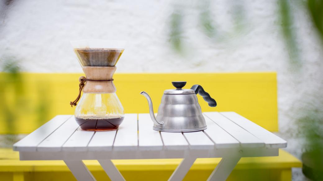 Chemex je léty prověřená a designově dokonalá "karafa" na přípravu kávy