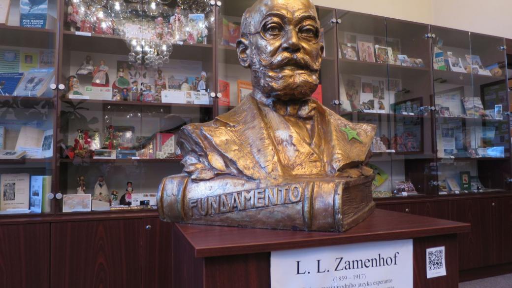 Busta tvůrce jazyka esperanto Ludvíka Lazara Zamenhofa