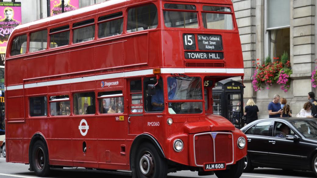 Londýnský autobus, červený doubledecker, dvoupatrový double decker, double-decker