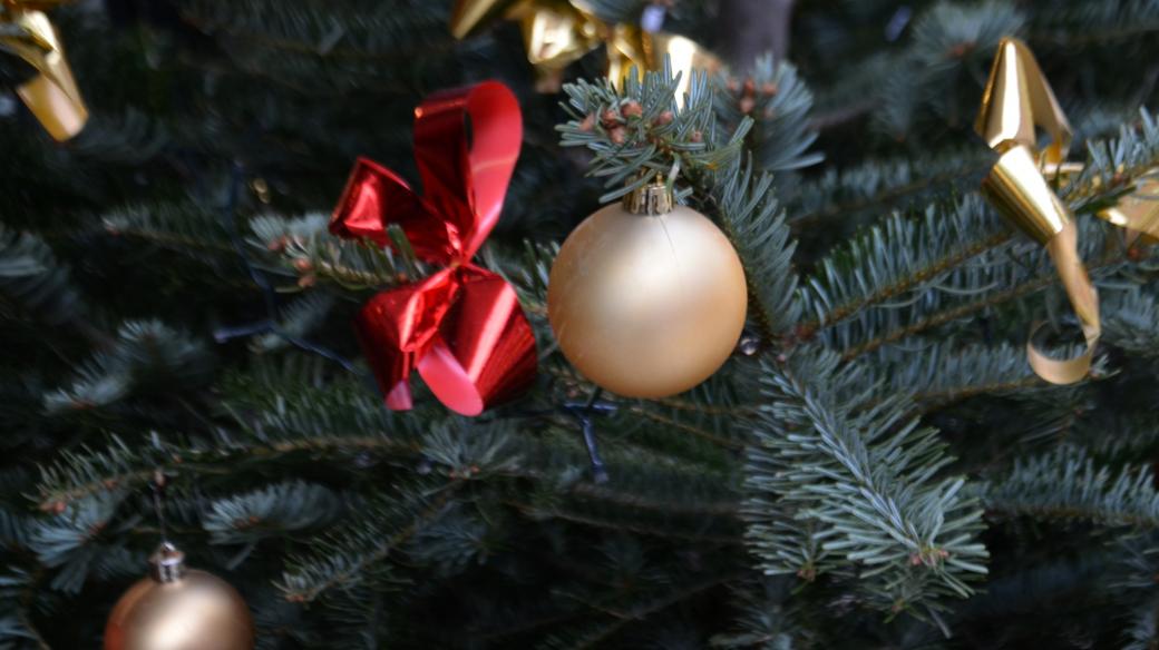 Vánoce, vánoční ozdoby, vánoční koule, vánoční výzdoba, vánoční stromek, vánoční stromeček (ilustrační foto)