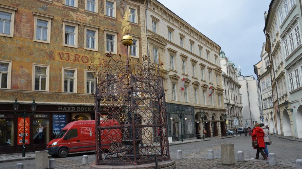 Dům U Rotta stojí na Malém náměstí v Praze