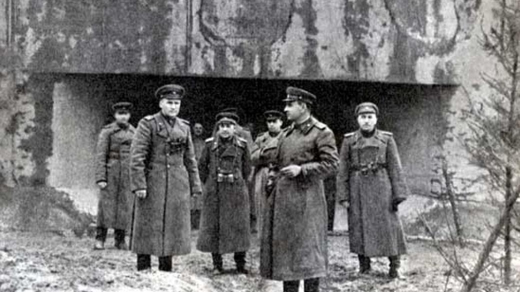 Plukovník Grečko s důstojníky štábu, 1944