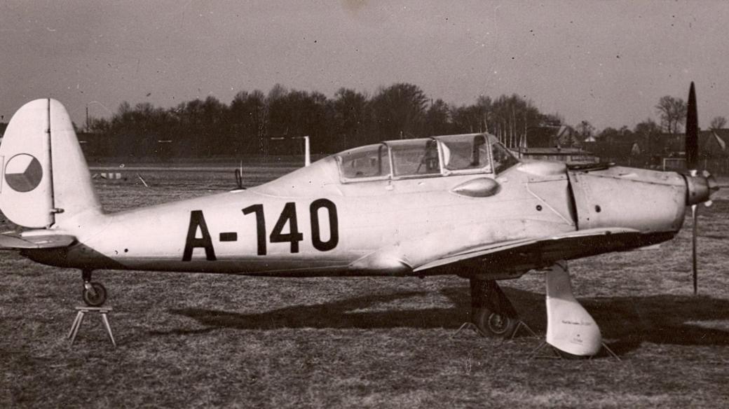 Cvičný letoun Avia I Letov C-2B1 koncem 40. let 20. stol. (ilustrační foto). Na tomto typu letounu probíhal v 2. polovině roku 1948 výcvik pilotů pro Izrael na letištích v Českých Budějovicích, Hradci Králové a Olomouci.