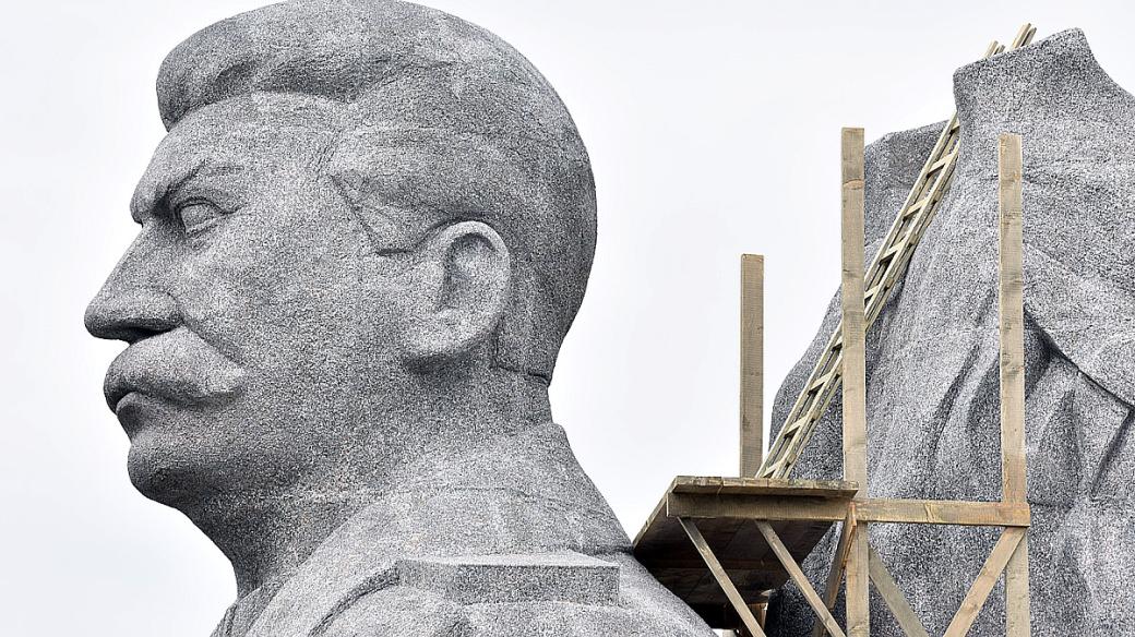 Stalin, Stalinův pomník na Letné