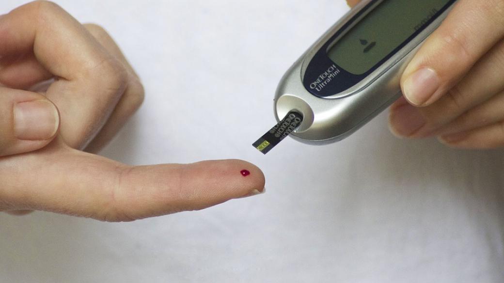 Měření hladiny cukru v krvi (ilustrační foto)