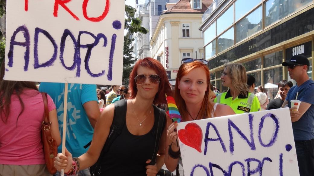 Z proadopčních protestů v Praze