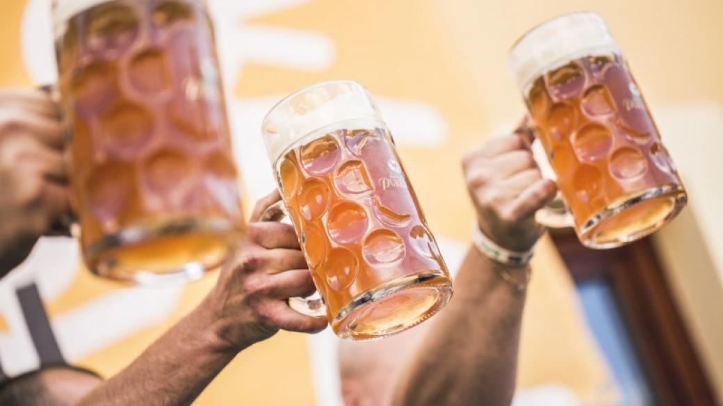 Festivalu minipivovarů Slunce ve skle se pravidelně zúčastňují desítky minipivovarů z tuzemska i zahraničí, které zde prezentují přes 150 druhů čepovaných piv