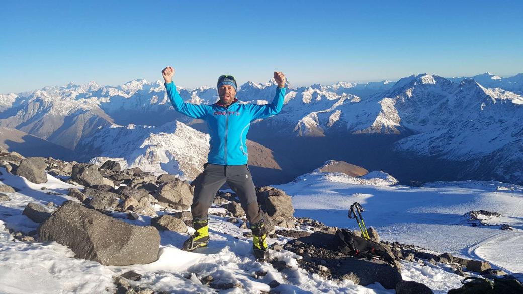 Horolezec Radek Jaroš se na kavkazský Elbrus vydal letos na kole