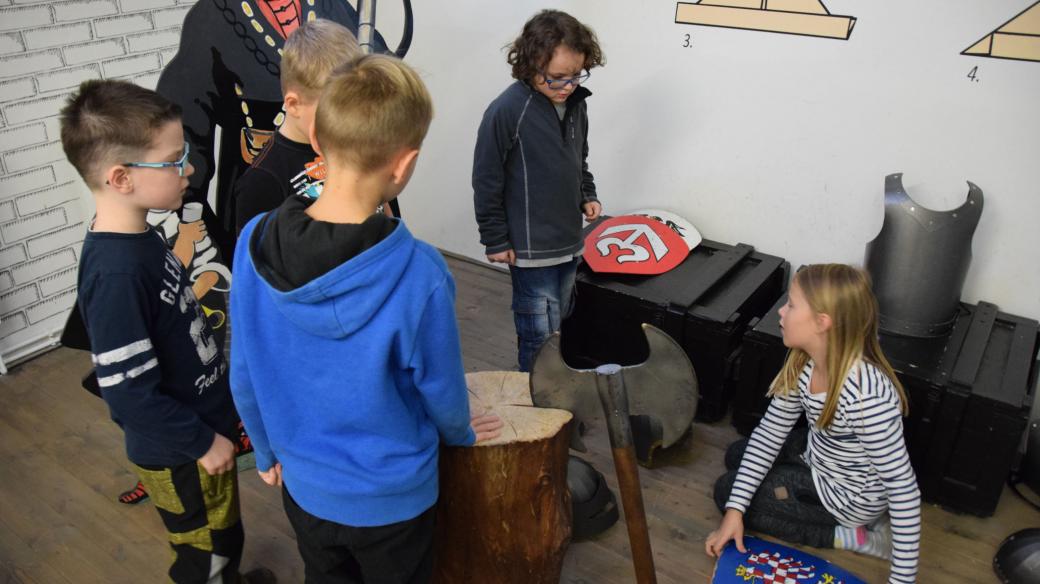 Děti hledají v expozici generála Laudona skryté kódy