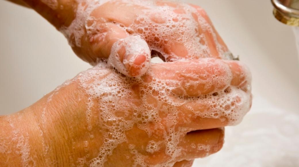 ruce, mytí rukou, hygiena, umyvadlo, voda, koupelna