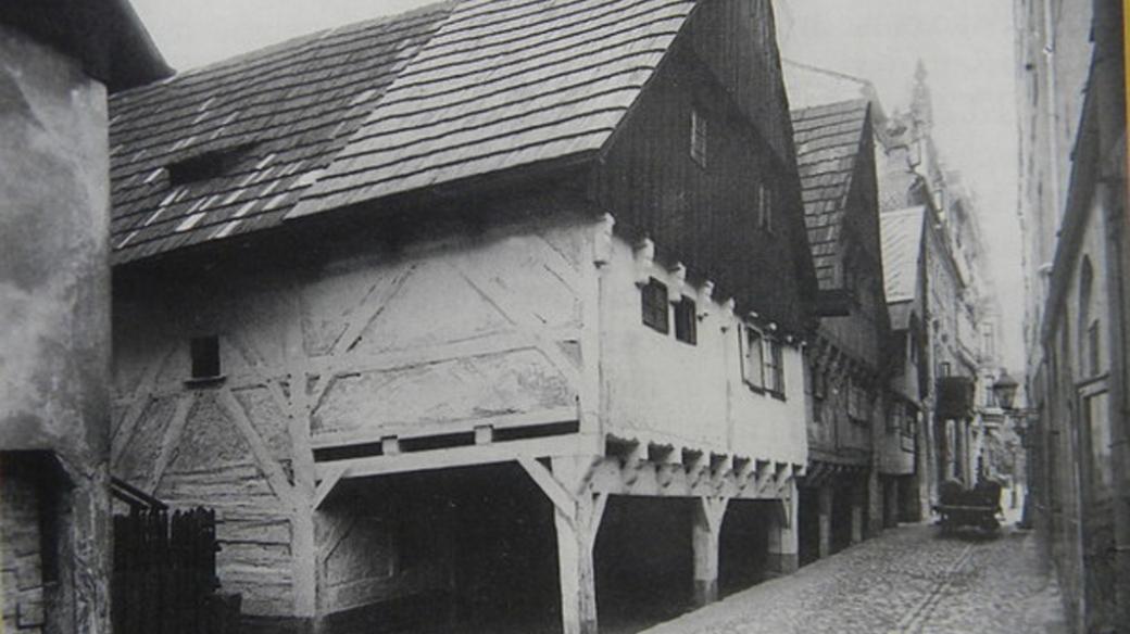 Valdštejnské domky na historické fotce