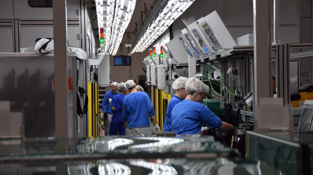 Finální montáž světlometu v Hyundai Mobis