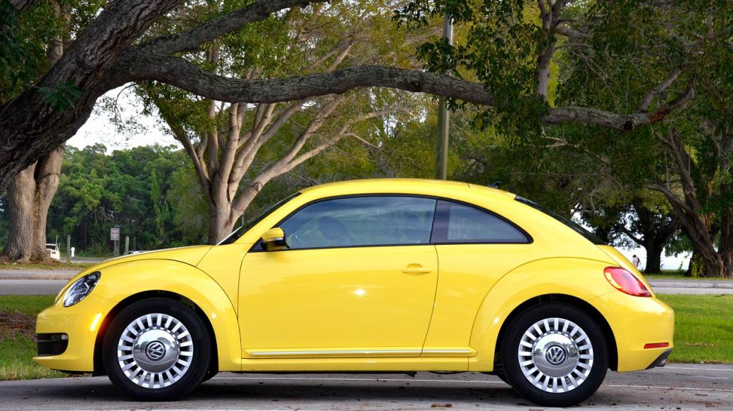 Žluté auto