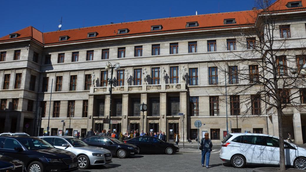 Budova knihovny na Mariánském náměstí stojí od roku 1928