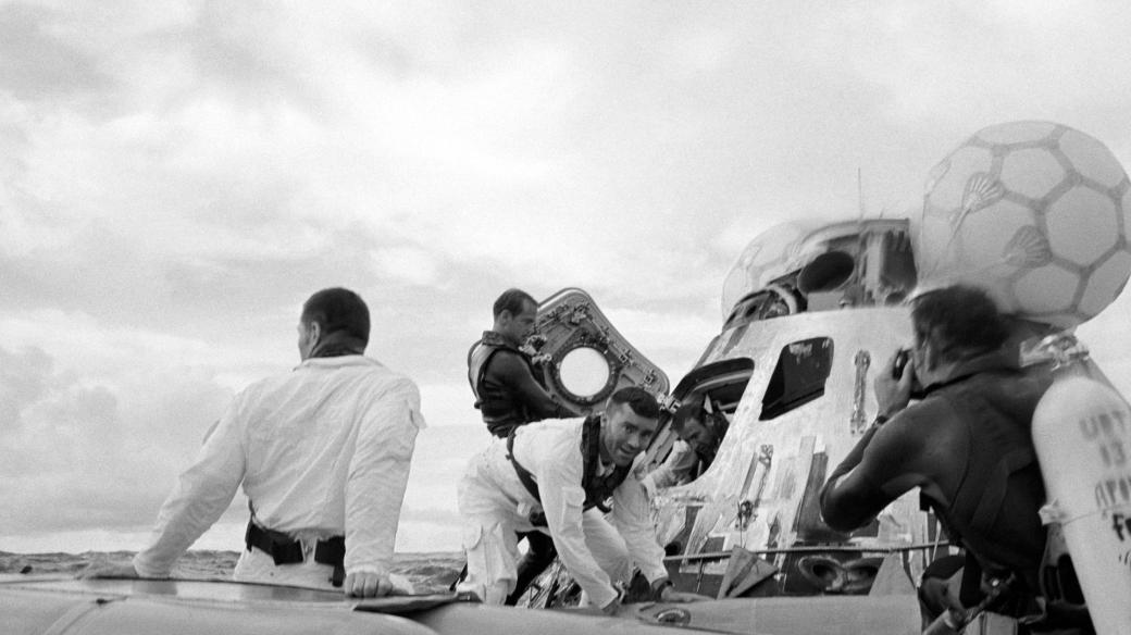 Posádka mise Apollo 13 po návratu na Zem