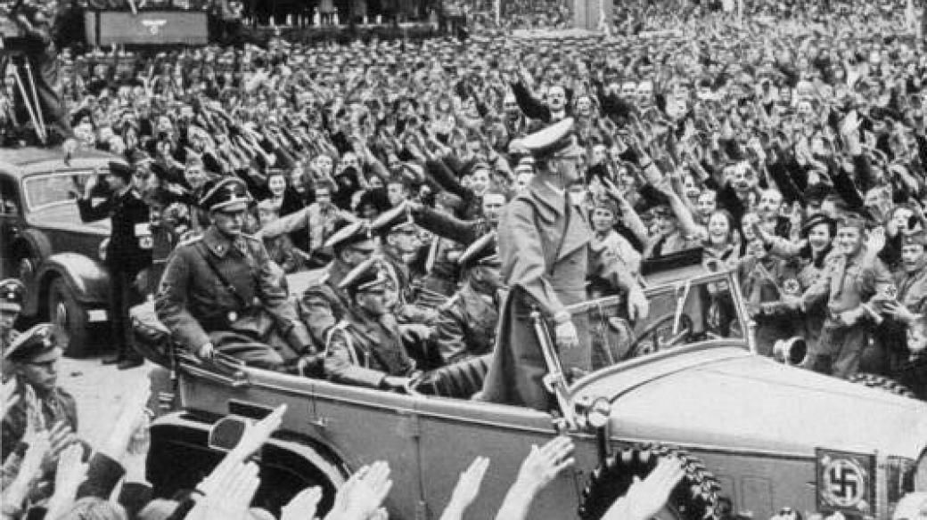Příjezd Adolfa Hitlera do Chebu v říjnu 1938