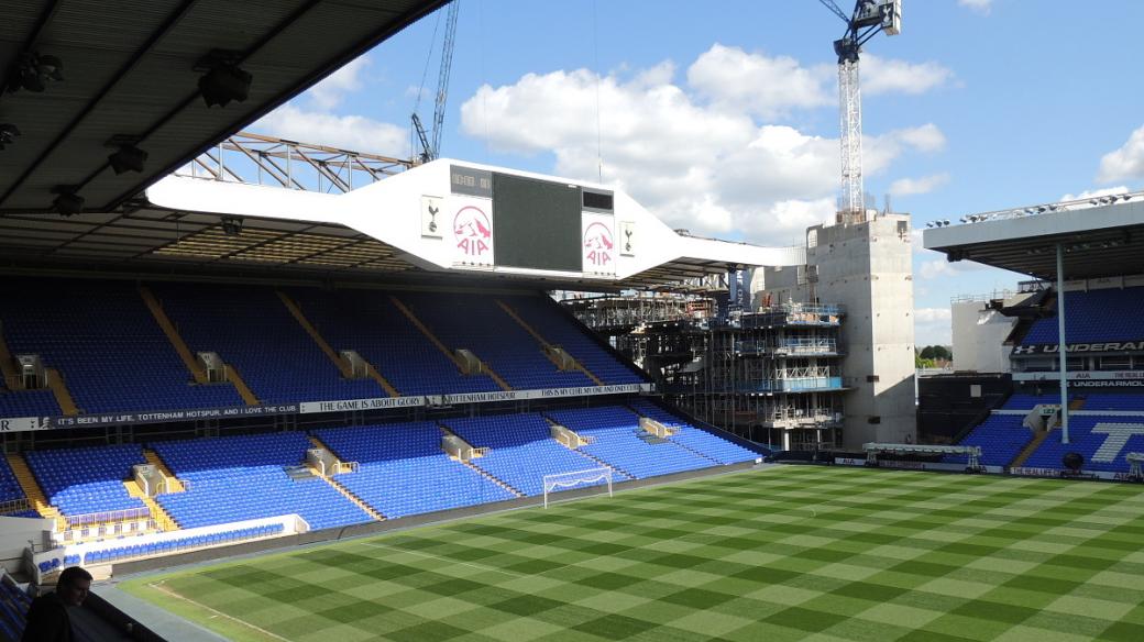 Stadion White Hart Lane v Tottenhamu dosluhuje