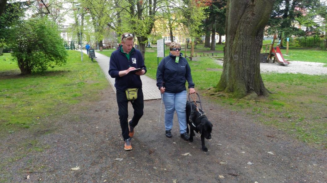 Soutěž nevidomých a jejich vodicích psů ve Varnsdorfu