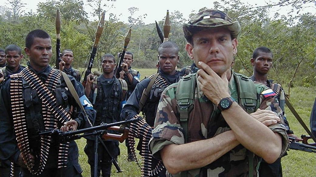 Spojená sebeobrana Kolumbie (AUC) byla pravicová polovojenská organizace vzniklá v reakci na působení FARC. Na snímku jeden z vůdců Carlos Castaño Gil