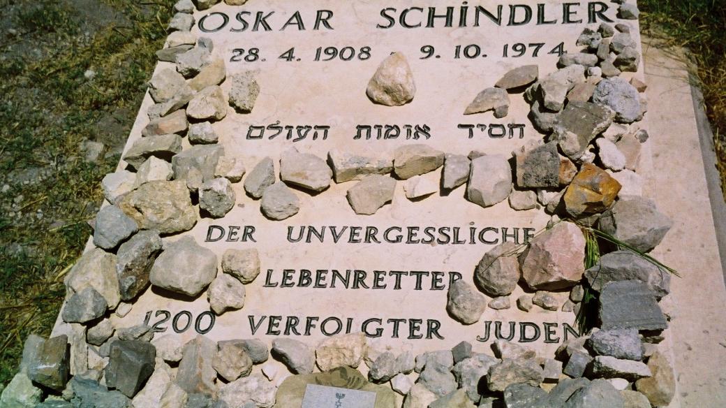 Hrob Oscara Schindlera na katolickém hřbitově na hoře Sion v Jeruzalémě