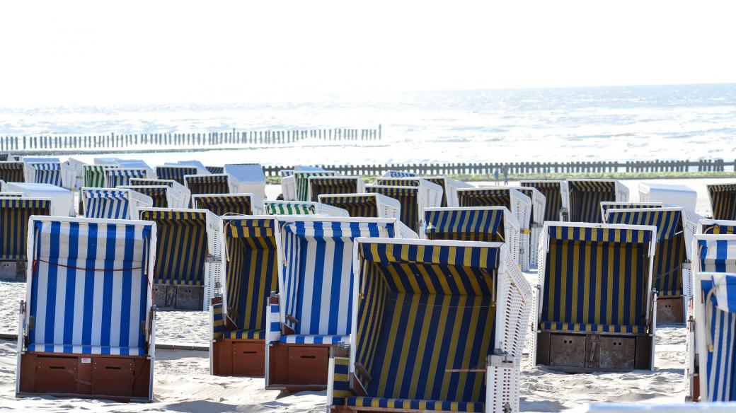 Plážové koše jsou symbolem baltského pobřeží