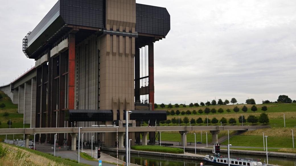 Lodní výtah v belgickém Strépy-Thieu byl dlouho největším na světě