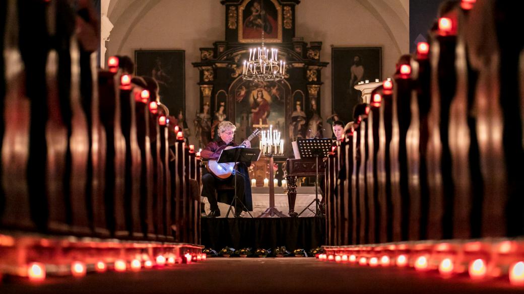 Koncert při svíčkách v kostele sv. Barbory v Zahrádkách - Zuzana Lapčíková a Vladislav Bláha, 2017