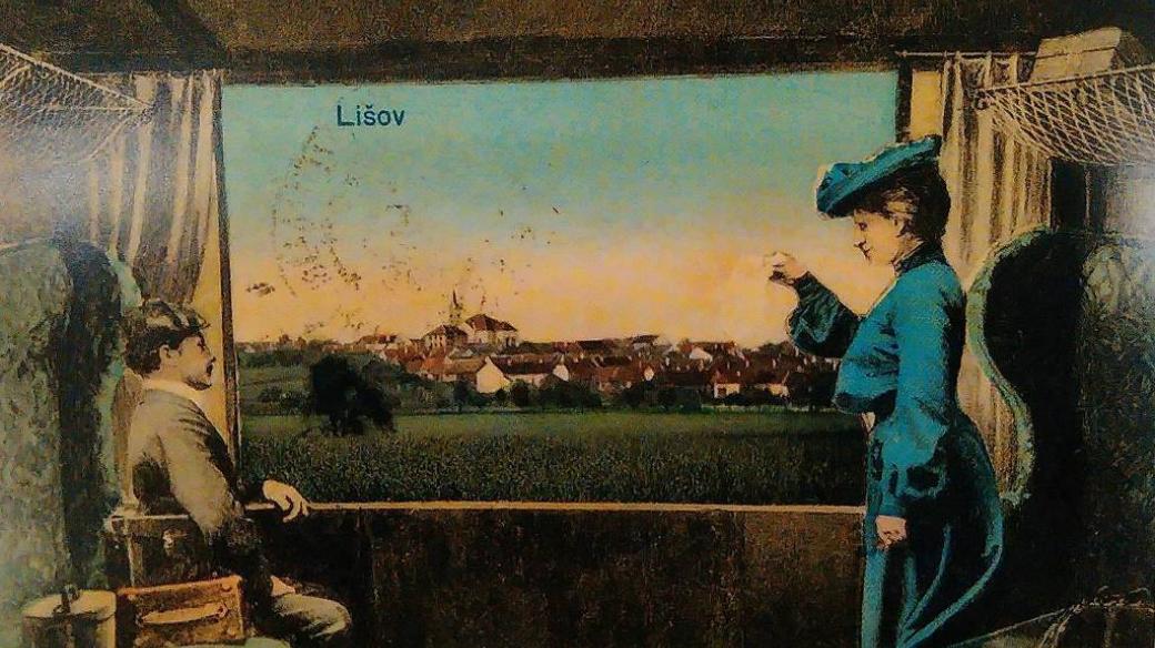 Kolem roku 1910 byla poněkud předčasně vydaná pohlednice zobrazující město Lišov z vlakového kupé. Železnice se tu ale nakonec nikdy nepostavila