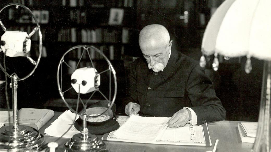 Prezident T. G. Masaryk hovoří prostřednictvím rozhlasu z Lán k německým školákům (22. listopadu 1932)