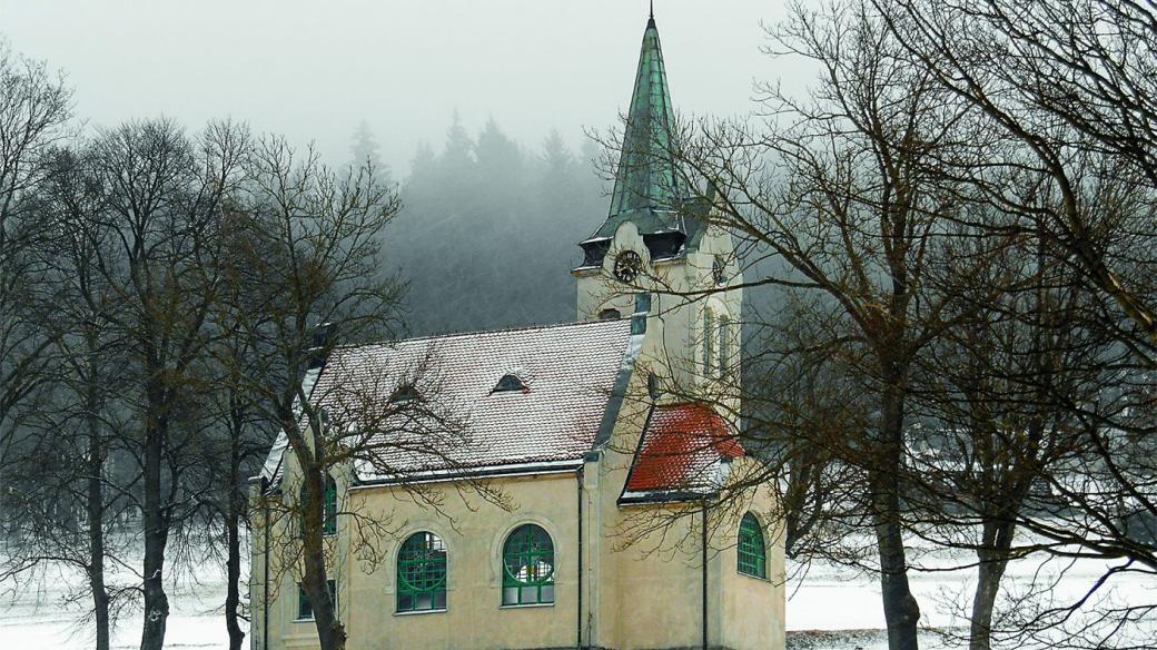 Evangelický kostelík v Hořejších Herlíkovicích byl postaven na počátku 20. století