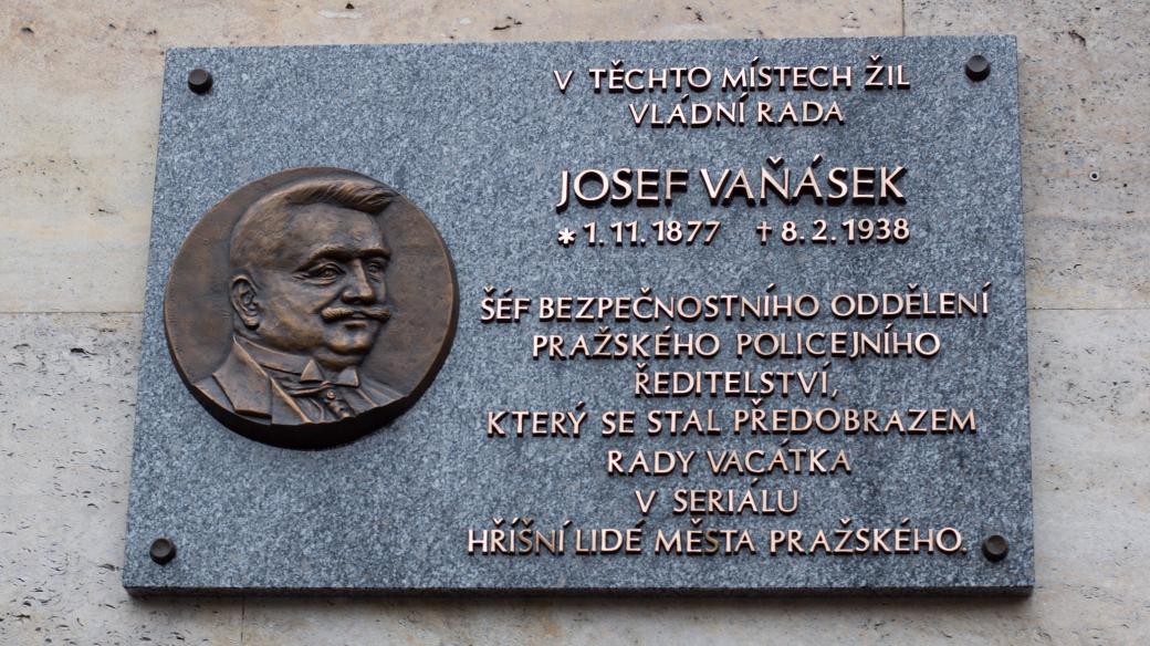 Pamětní deska policejního rady Josefa Vaňáska na Praze 5