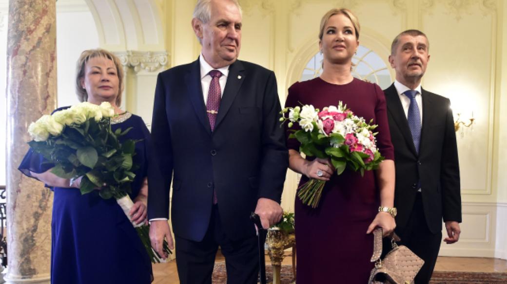 Prezident Miloš Zeman s manželkou Ivanou se na zámku v Lánech setkal s premiérem Andrejem Babišem a jeho manželkou Monikou při příležitosti tradičního novoročního oběda