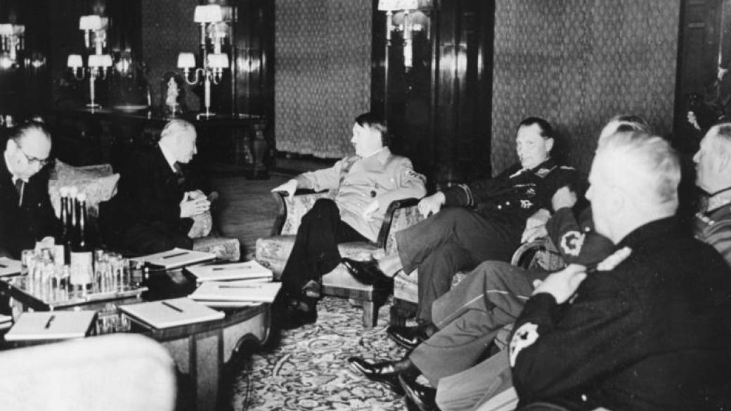 Emil Hácha během jednání s Adolfem Hitlerem v březnu 1939