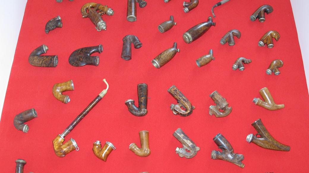 V Muzeu dýmkařství v Kelči uvidíte fajfky nejrůznějších tvarů a materiálů