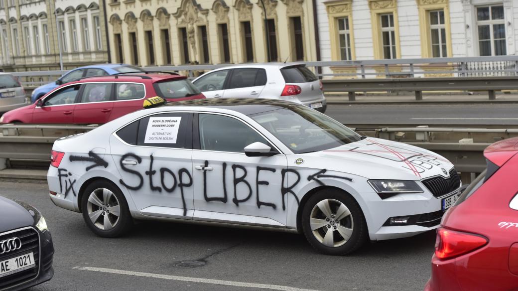 První rozhořčení na činnost společnosti Uber se odehrálo loni 