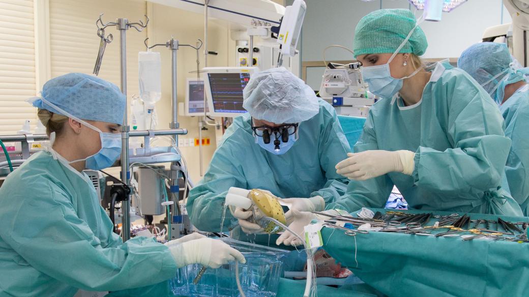 Od loňského roku v IKEM jako v jedné ze tří nemocnic na světě testují biokompatibilní náhradu obou srdečních komor