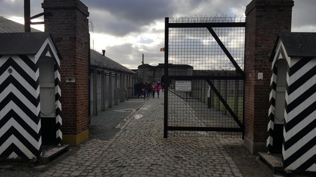 Branou dotábora v pevnosti Breendonk prošlo během nacistické okupace na čtyři tisíce vězňů. Přežila sotva polovina 