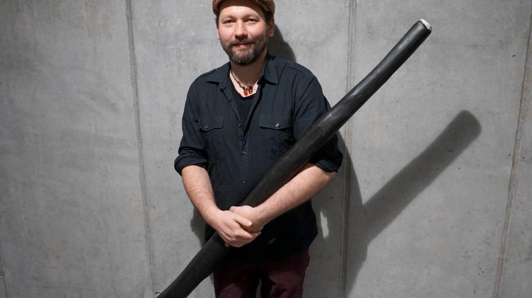 Hráč na didgeridoo Ondřej Smeykal