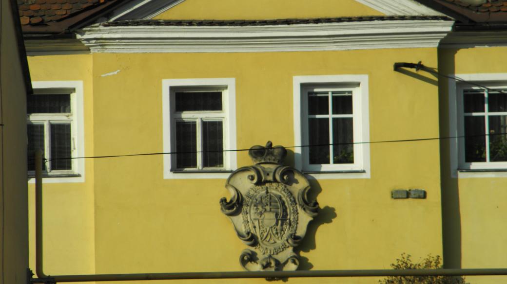 Lichtenštejnský erb na budově papírny