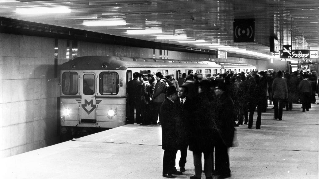 Slavnostní zahájení zkušebního provozu metra v lednu 1974
