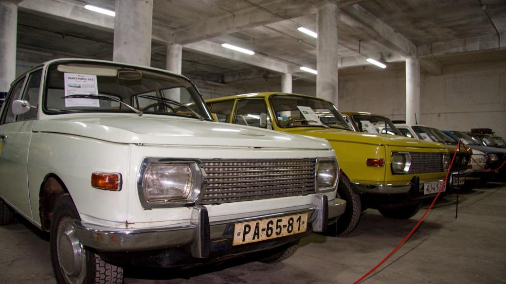 Muzeum socialistických vozů se přestěhovalo z Velkých Hamrů do Železného Brodu