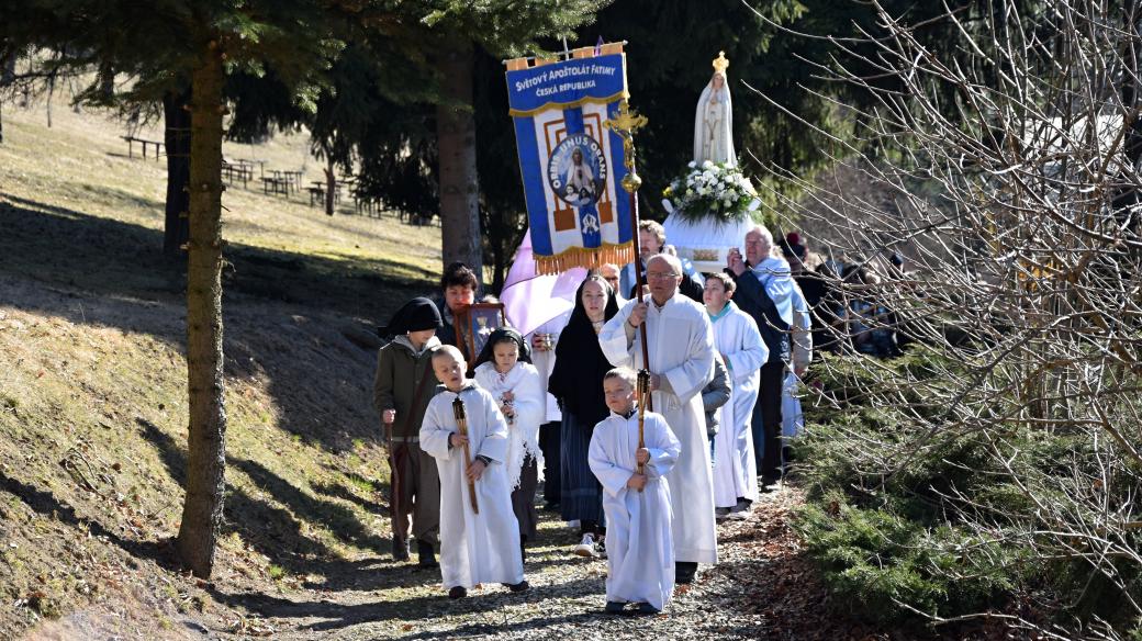 Modlitební cesta s Pannou Marií při slavnostním zahájení stavby kaple Zjevení
