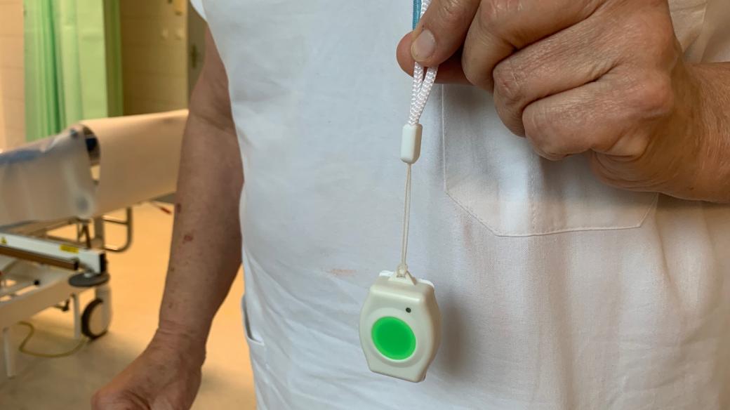V náchodské nemocnici zavedli bezpečnostní tlačítka k přivolání strážníků v případě nouze