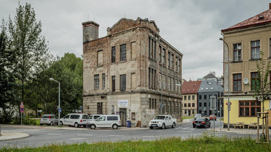 Budova bývalé slévárny Linser v Liberci na snímku z 18. srpna 2021. Město chce objekt přeměnit na kulturně kreativní centrum