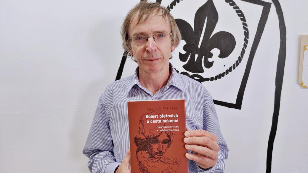 Publicista Lubomír Vejražka se svou knihou Bolest přetrvává a cesta nekončí