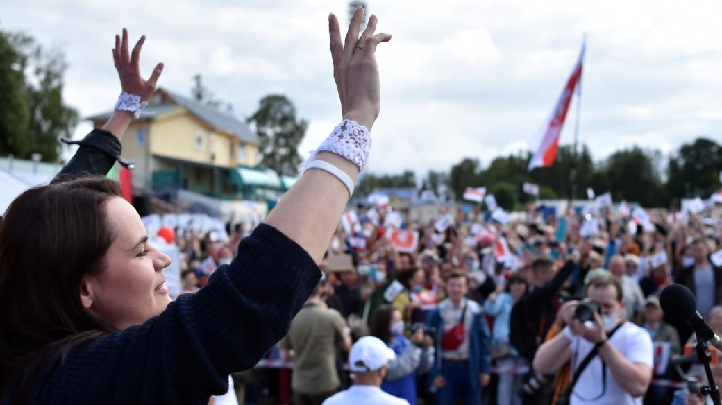 Běloruská prezidentská kandidátka Světlana Tichanovská a její příznivci